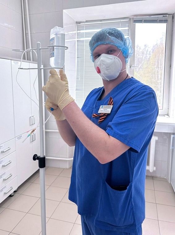 Молодые сотрудники тюменского ОКФЦ объяснили, почему решили стать медбратьями