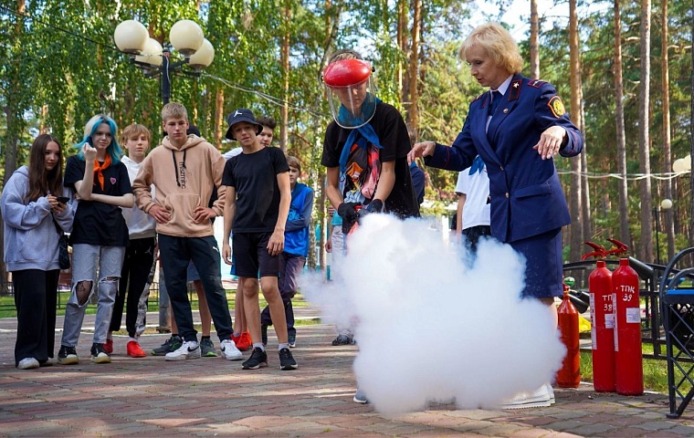 Дети из ЛНР, отдыхающие под Тюменью, почувствовали себя пожарными