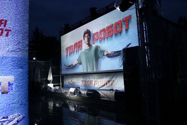 Актёры и создатели сериала «Толя Робот» на ТНТ представили проект на закрытом показе