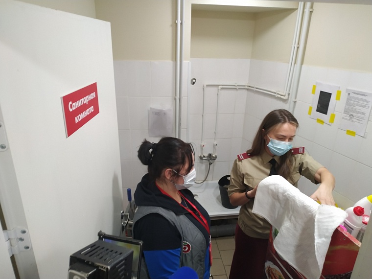 В "Пятерочке" на Коммунистической выявили нарушения антиковидного режима