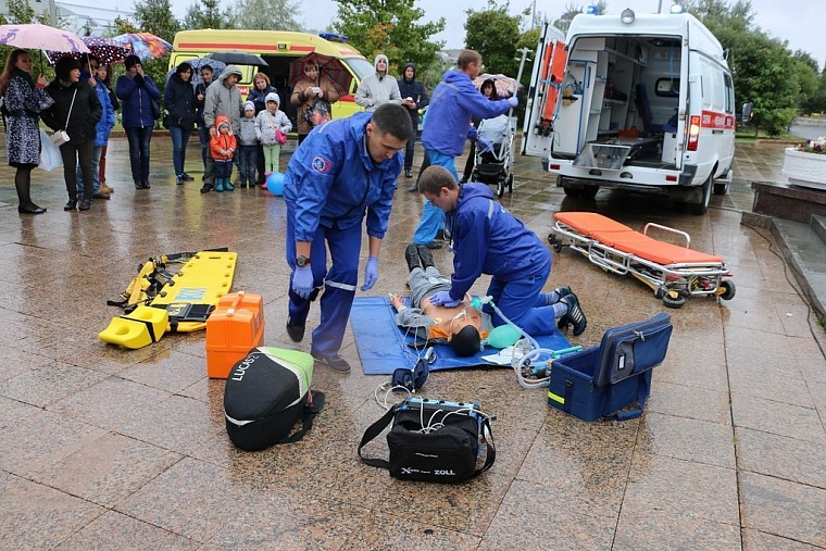 Тюменцы пришли на Цветной бульвар спасать жизни