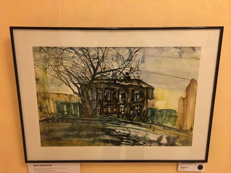 В тюменском драмтеатре открылась выставка молодых художников