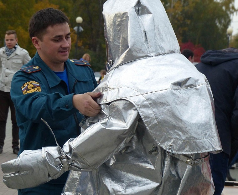 На выставке в технопарке горожане проверяют деньги и золото
