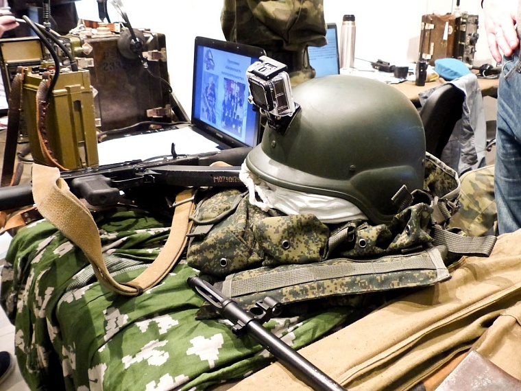 На выставке в технопарке горожане проверяют деньги и золото