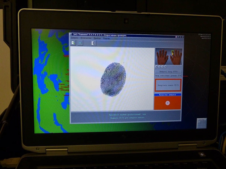 На выставке в технопарке горожане проверяют деньги и золото