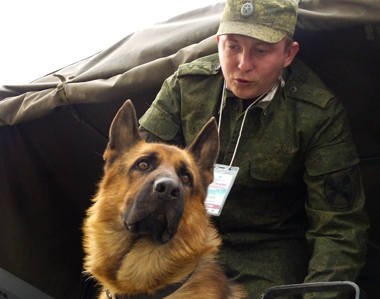 На выставке в технопарке горожане проверяют деньги и золото