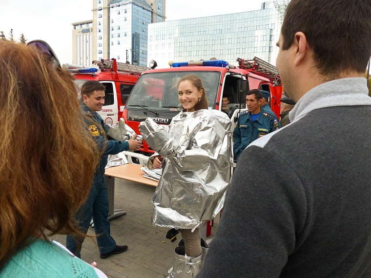 На выставке в технопарке горожане проверяют деньги и золото