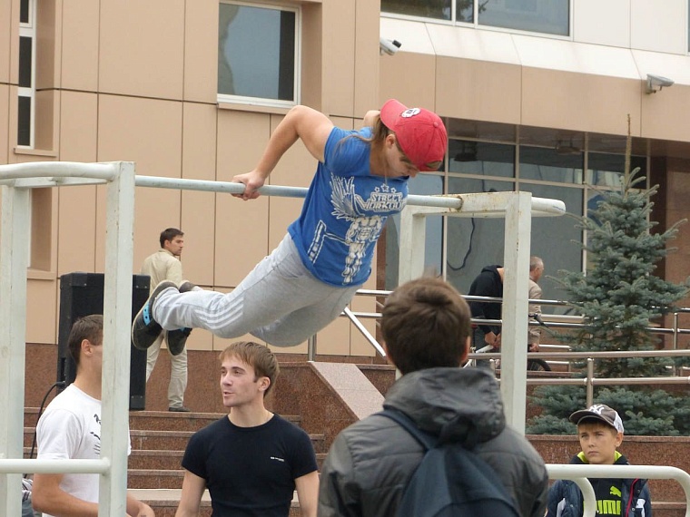На выставке в технопарке горожане проверяют деньги и золото