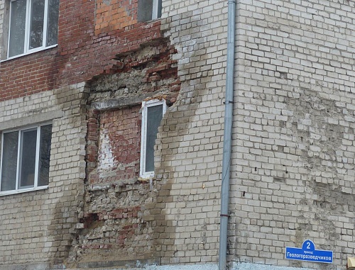 Жители дома по улице Геологоразведчиков, 2 обратились к депутату за помощью