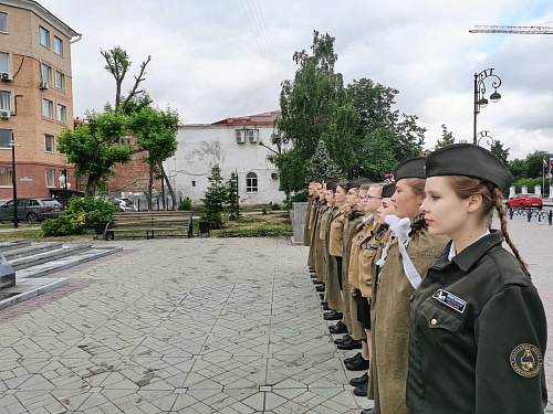 Тюменские поисковики несли почетную вахту у мемориала "Прощание"