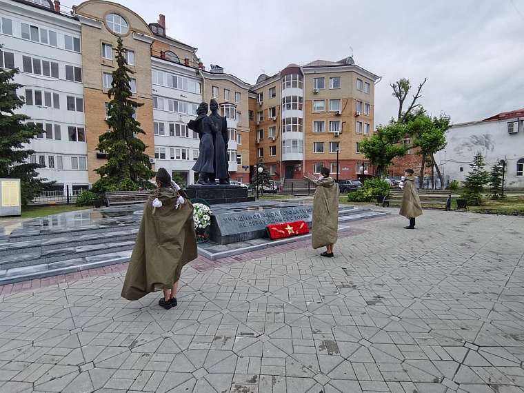 Тюменские поисковики несли почетную вахту у мемориала "Прощание"