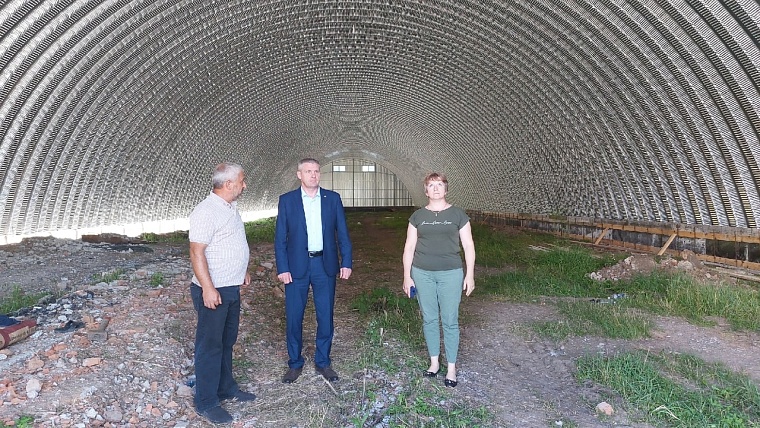 В Аромашево возводят два новых зернохранилища