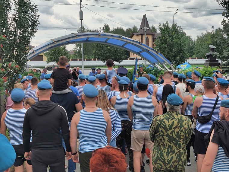 Никто, кроме нас. В Тюмени прошла торжественная программа в честь дня ВДВ