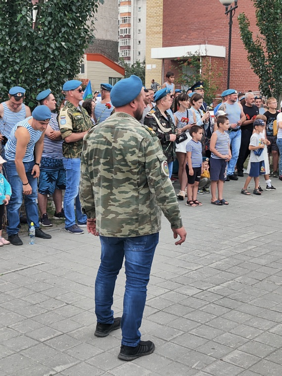 Никто, кроме нас. В Тюмени прошла торжественная программа в честь дня ВДВ