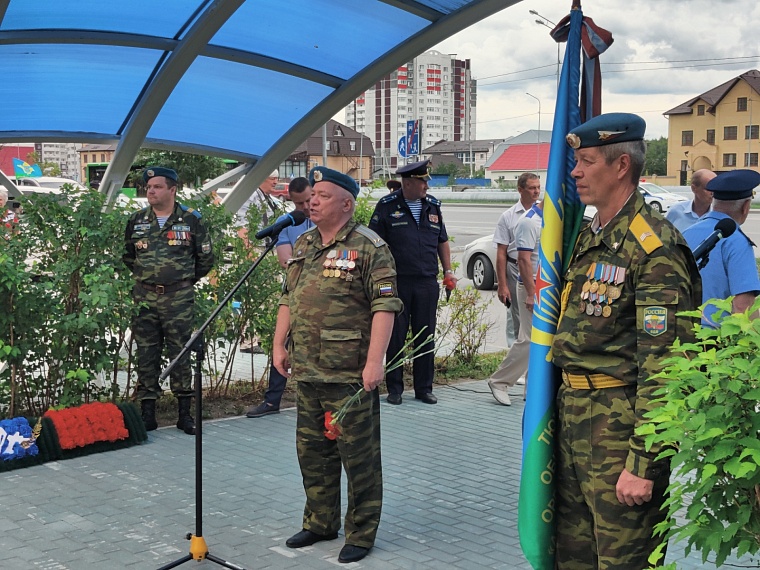 Никто, кроме нас. В Тюмени прошла торжественная программа в честь дня ВДВ