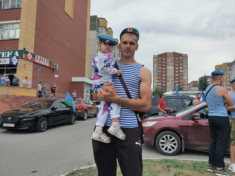 Никто, кроме нас. В Тюмени прошла торжественная программа в честь дня ВДВ