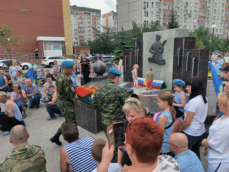 Никто, кроме нас. В Тюмени прошла торжественная программа в честь дня ВДВ