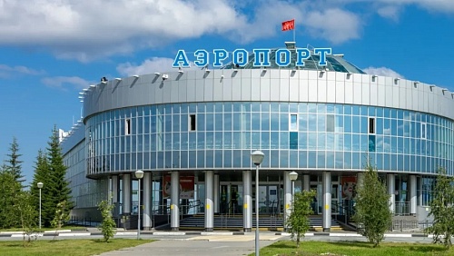 Чумы соседствуют с дронами: в аэропорту Салехарда открылась необычная выставка