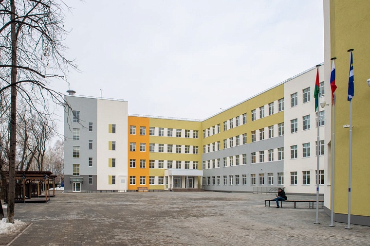 Александр Моор оценил готовность тюменской школы №30 к приему учащихся