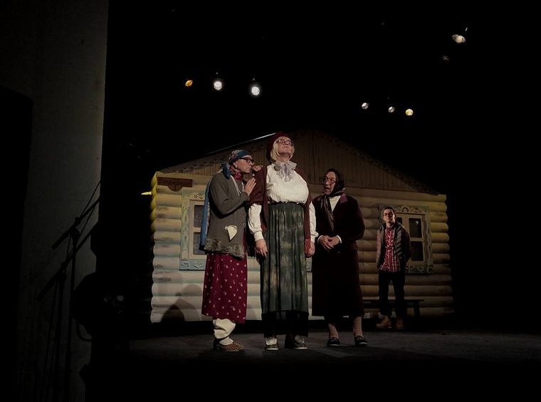 Премьера в «Ангажементе»: три полуграции шутят про Моора и отстаивают тюменскую идентичность