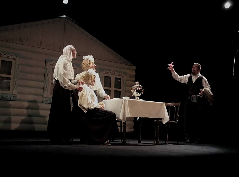 Премьера в «Ангажементе»: три полуграции шутят про Моора и отстаивают тюменскую идентичность