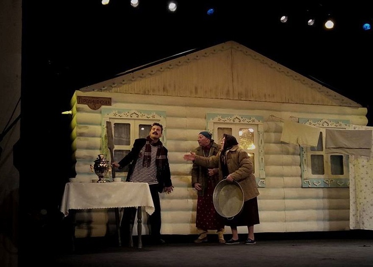 Премьера в «Ангажементе»: три полуграции шутят про Моора и отстаивают тюменскую идентичность