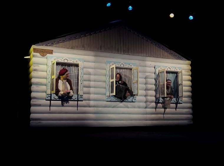 Премьера в «Ангажементе»: три полуграции шутят про Моора и отстаивают тюменскую идентичность