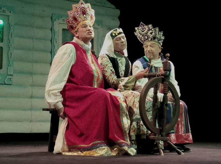 Премьера в «Ангажементе»: три полуграции шутят про Моора и отстаивают тюменскую идентичность