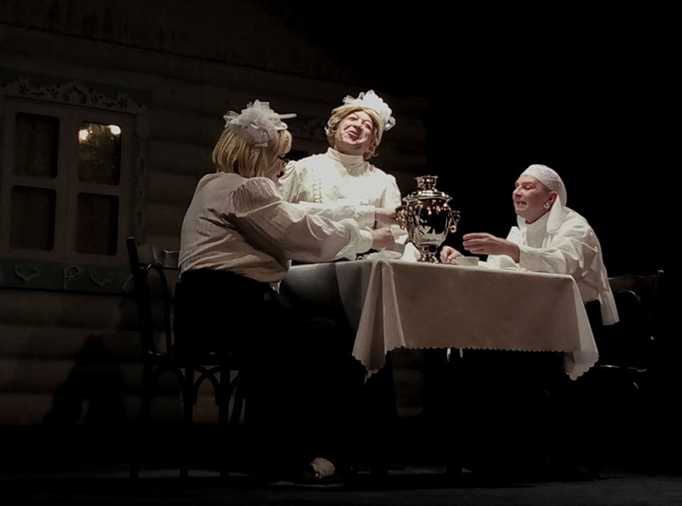 Премьера в «Ангажементе»: три полуграции шутят про Моора и отстаивают тюменскую идентичность