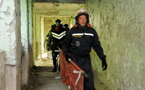 Александр Моор поздравил тюменских спасателей с 25-летием со дня создания службы