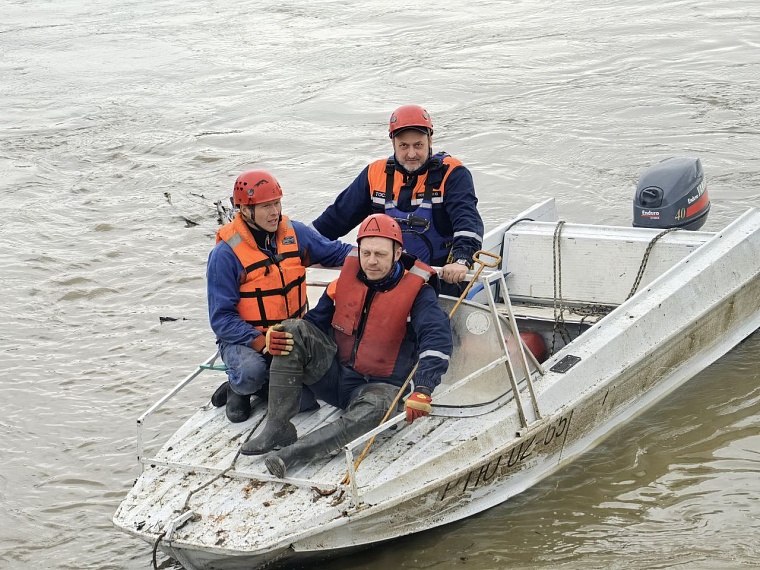 Александр Моор поздравил тюменских спасателей с 25-летием со дня создания службы