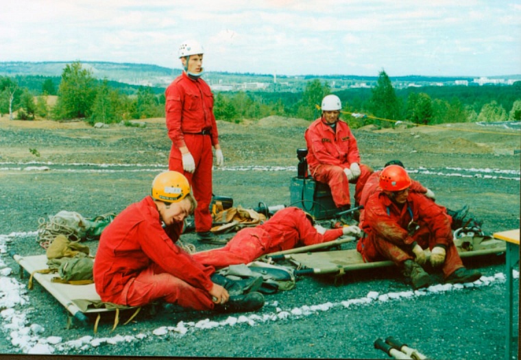 Александр Моор поздравил тюменских спасателей с 25-летием со дня создания службы