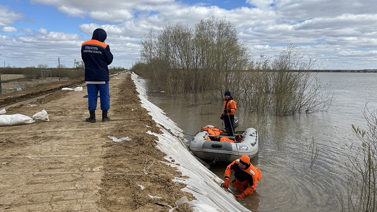 Александр Моор поздравил тюменских спасателей с 25-летием со дня создания службы