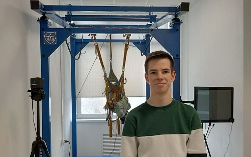 Мечты о небе воплотились на земле: студент МАИ из Тюмени разрабатывает VR-тренажёр парашютиста