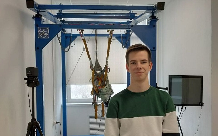 Мечты о небе воплотились на земле: студент МАИ из Тюмени разрабатывает VR-тренажёр парашютиста