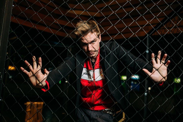 #ЗАНОВОРОДИТЬСЯ зарифмовал любовь и кровь