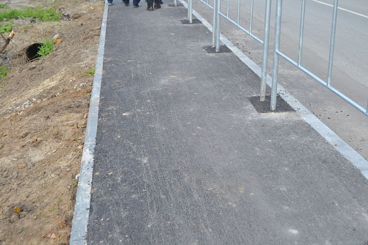 Жители тюменских Березняков прощаются с бездорожьем