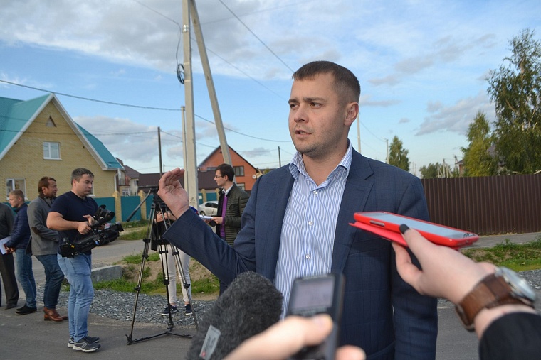 Жители тюменских Березняков прощаются с бездорожьем