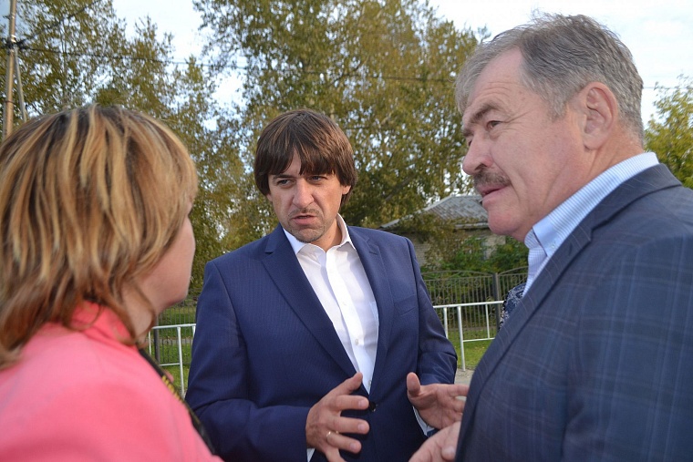 Жители тюменских Березняков прощаются с бездорожьем