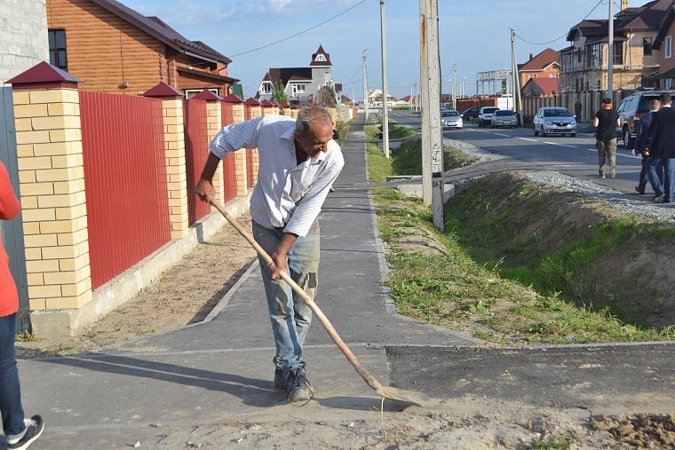 Жители тюменских Березняков прощаются с бездорожьем