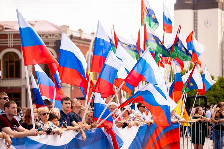 Александр Моор поздравил жителей с Днем воссоединения ДНР, ЛНР, Запорожской и Херсонской областей с Россией