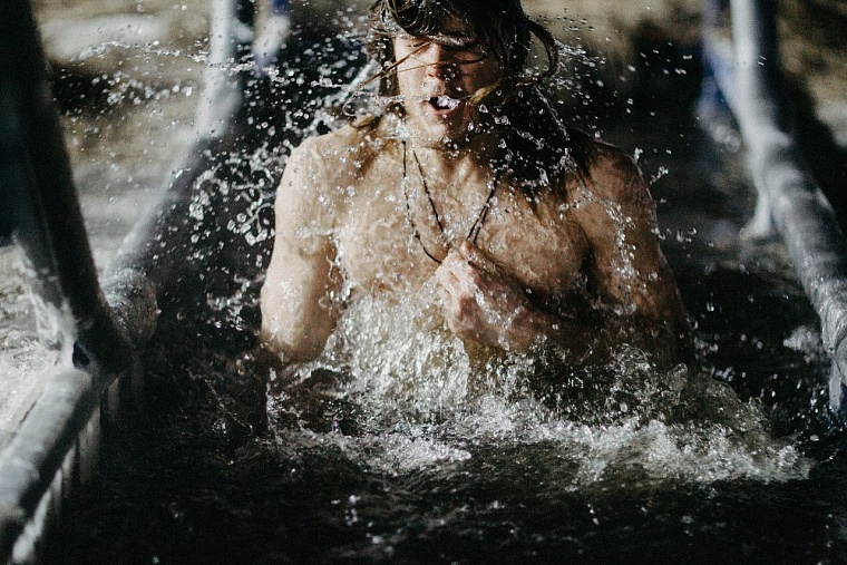 Губернатор Александр Моор поздравил тюменцев с Крещением