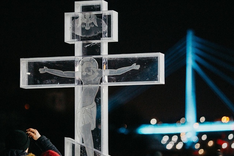 Губернатор Александр Моор поздравил тюменцев с Крещением