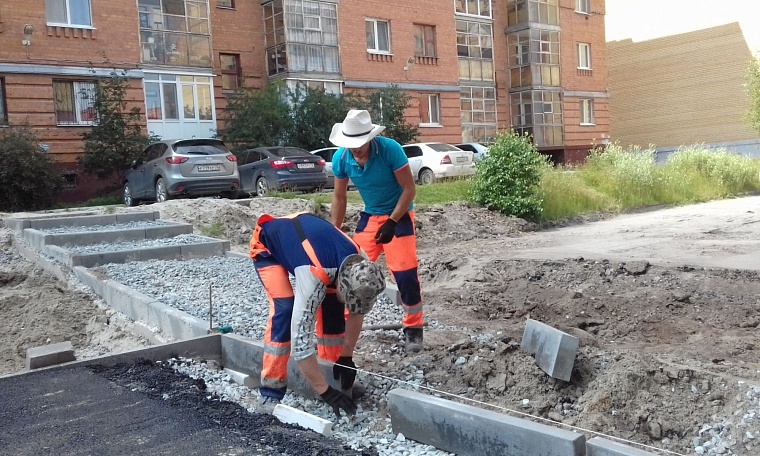 Дворы на Войновке постепенно приводят в порядок