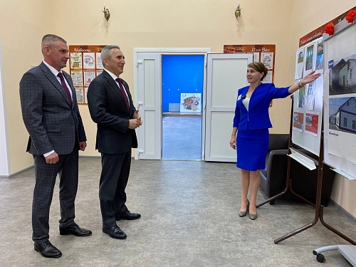 Александр Моор приехал поздравить Аромашевский район со столетием