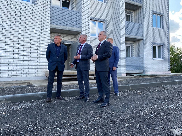 Александр Моор приехал поздравить Аромашевский район со столетием