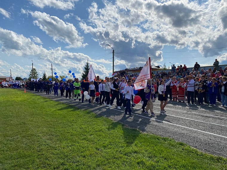 Александр Моор приехал поздравить Аромашевский район со столетием