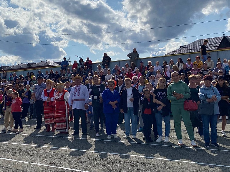 Александр Моор приехал поздравить Аромашевский район со столетием