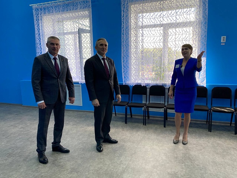 Александр Моор приехал поздравить Аромашевский район со столетием