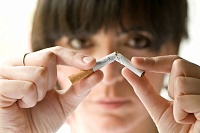 Бросающим курить советуют не уповать на электронные сигареты